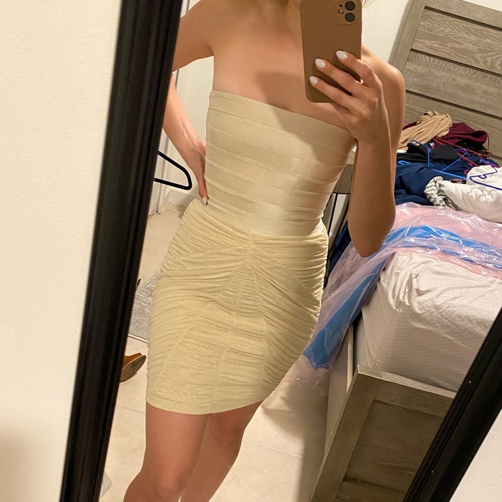 Crème bodycon dress